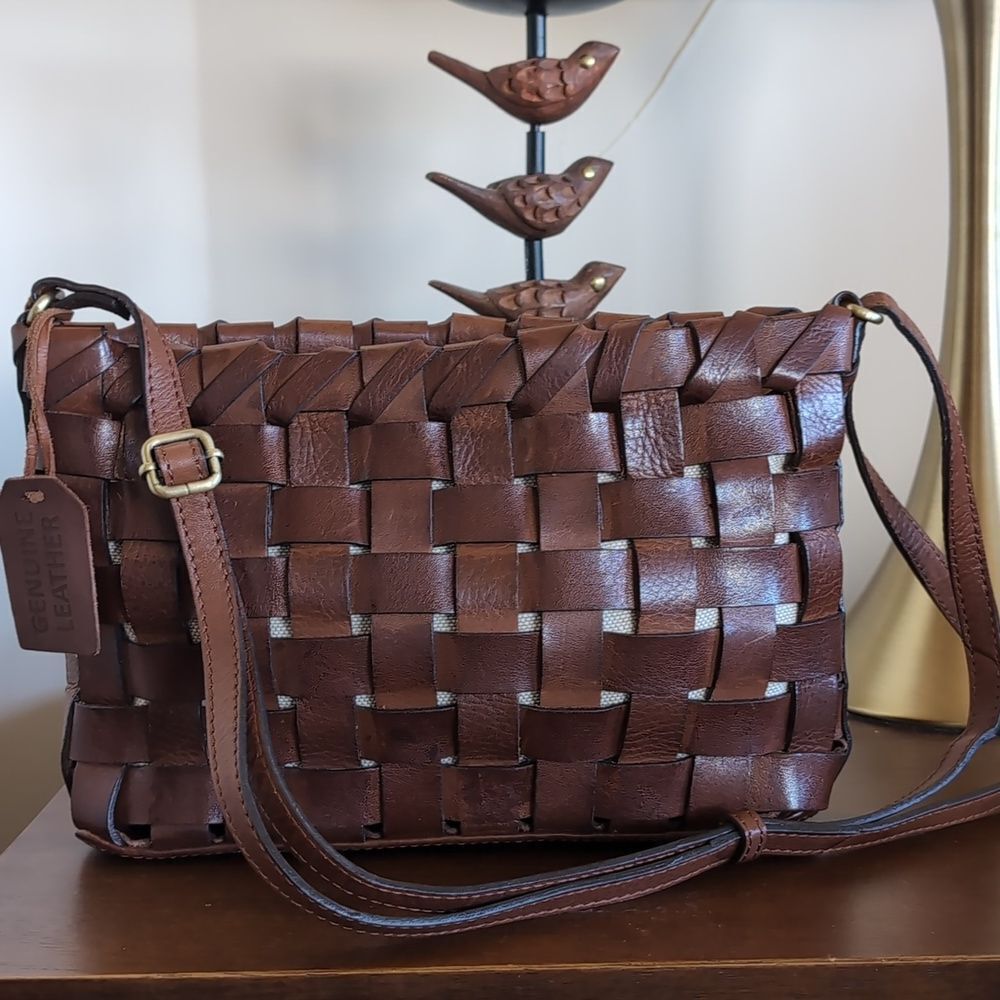 Gorgeous 100% Genuine Leather🤎 Brown Basket Weave Crossbody NWOT